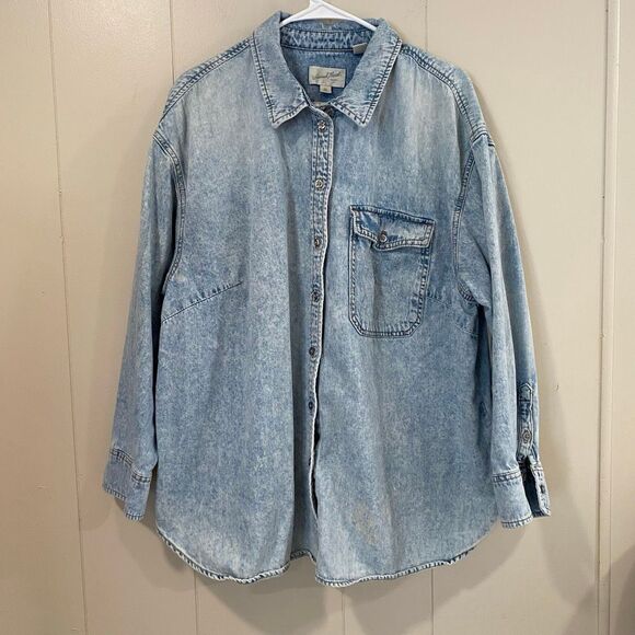 Universal Thread Oversized Denim Shirt XXL Light Wash Button Down Shacket Distre - Picture 1 of 3